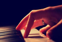 曾打进欧冠八强 现踢西乙，英国记者：大巴黎金.